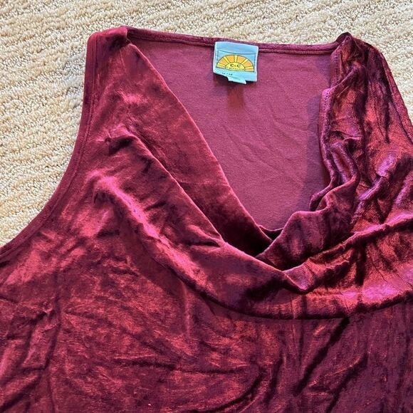 C&C California Red Velour Blouse - Picture 4 of 6